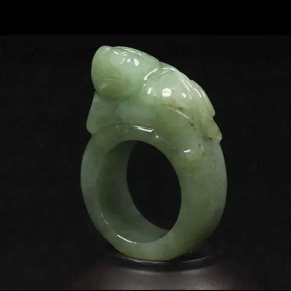 VINTAGE Large Jade Green Ring HandCarved Pixiu Size 11.5 Prosperity Good Luck - Picture 4 of 10